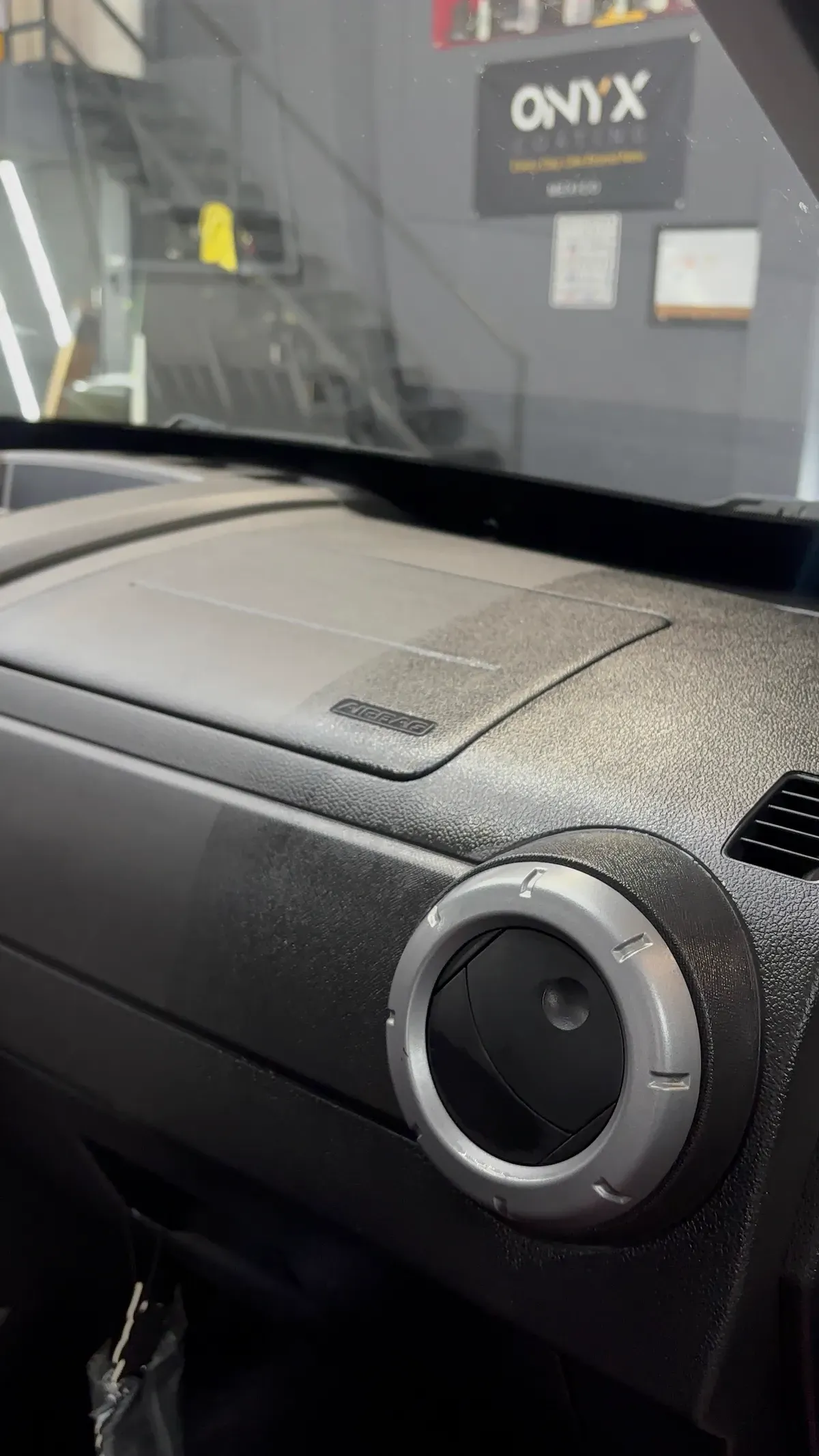 Interior de EcoSport durante la limpieza profunda